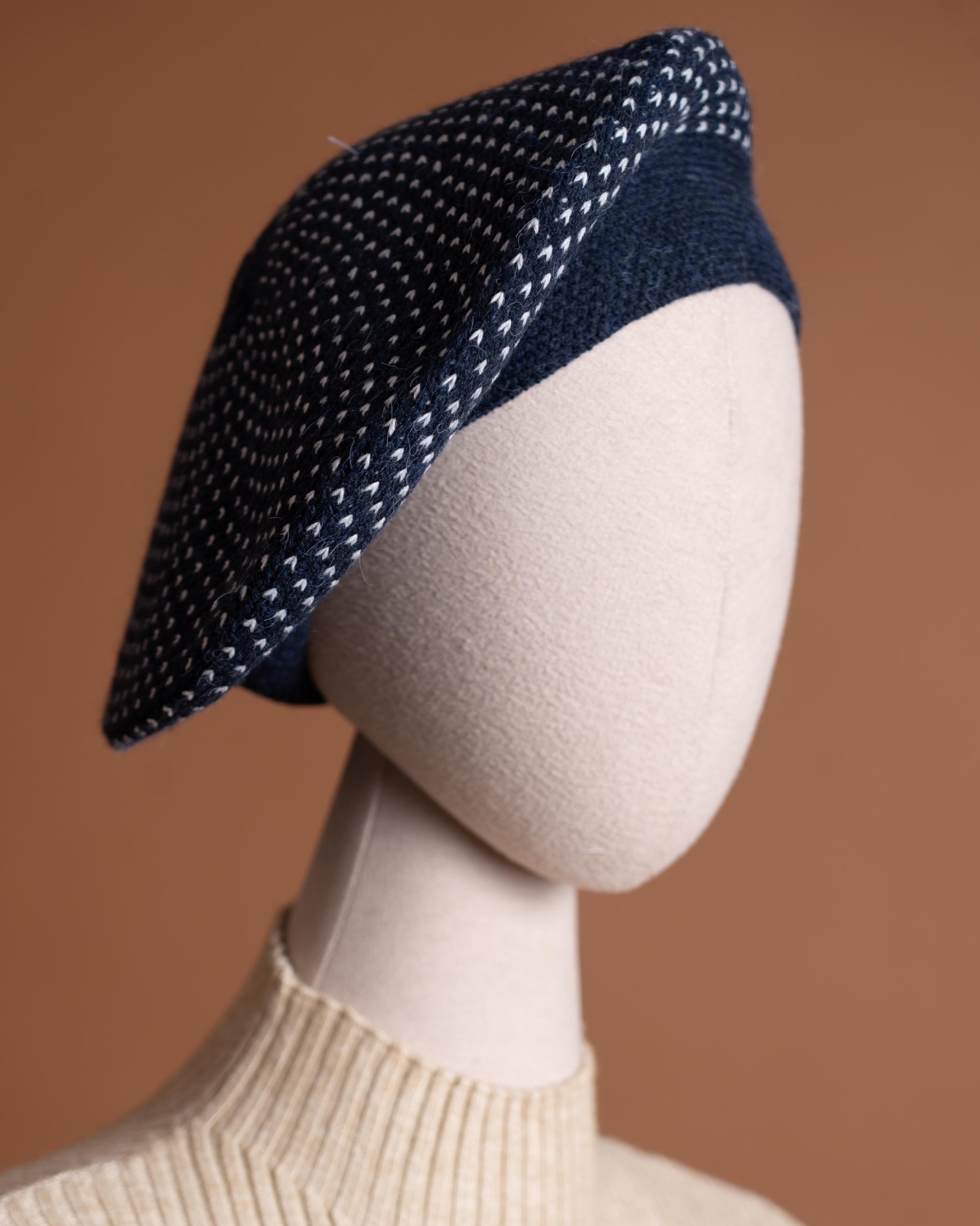 کلاه خالدار سرمه ای